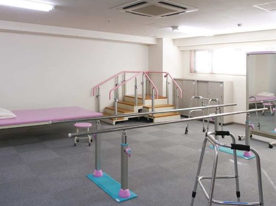 機能訓練器具の整った部屋