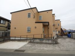 外壁がベージュの建物