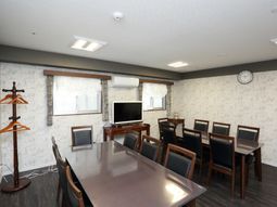 共用リビングの清潔な空間