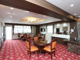 落ち着いた雰囲気のラウンジ