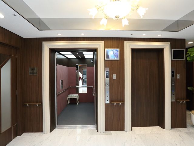 エレベーター前の廊下