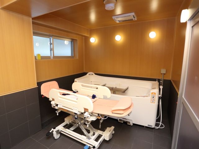 清潔な浴室設備 浴室 最新の浴室設備が整っており、ゆとりある空間でお仕事ができます。安全に配慮された環境でご利用者様を支えましょう。