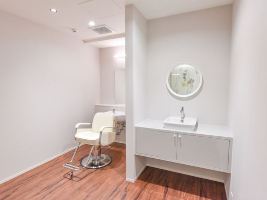 清潔な美容室の様子