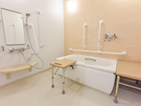 バリアフリー対応の浴室