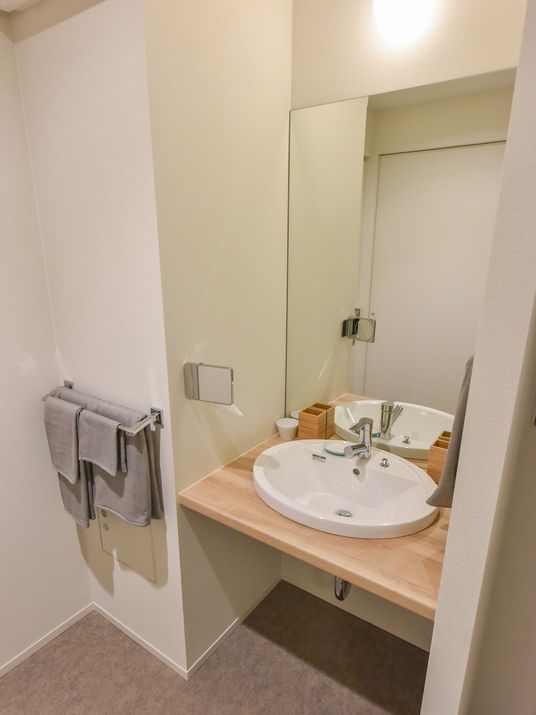 洗面台が設置された居室