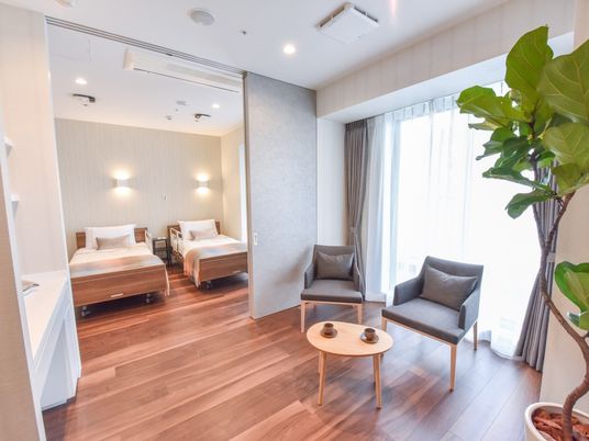 落ち着いた色合いの居室