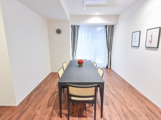 明るいダイニングスペース