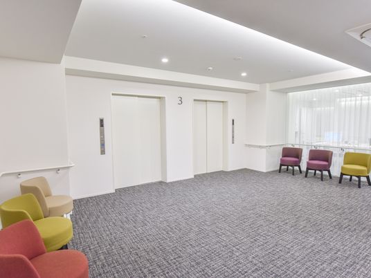 エレベーター前の待合スペース