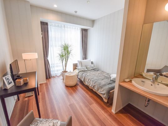 洋室一室の明るい空間