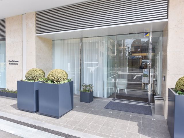 清潔感のある建物のエントランス