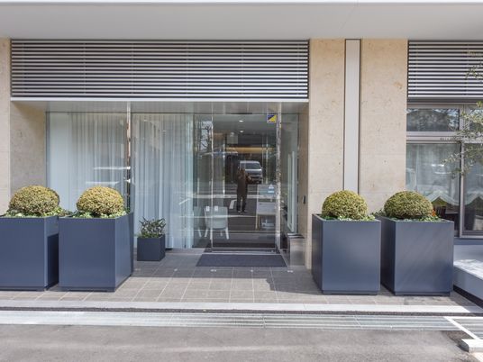 清潔感ある施設エントランス