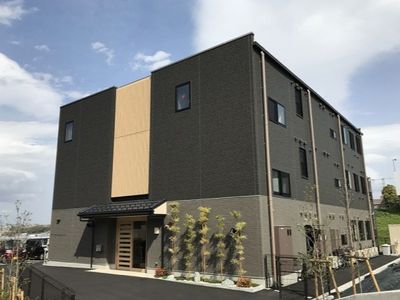 新築そうな建物外観