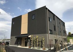 新築そうな建物の外観