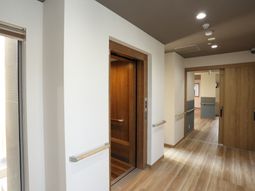 清潔感ある廊下の一角