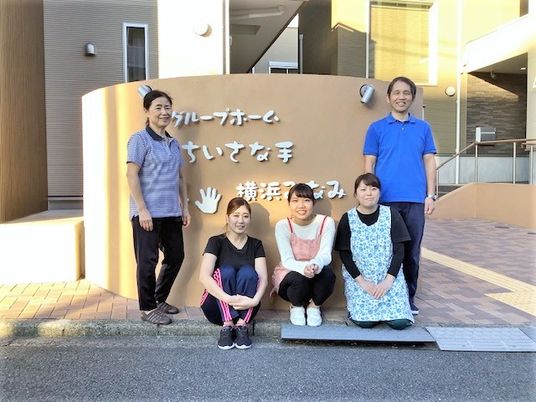 スタッフが笑顔で挨拶