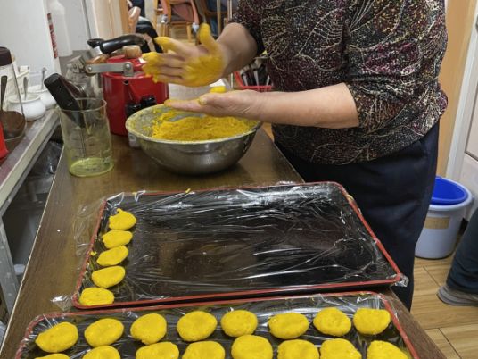 料理をする様子