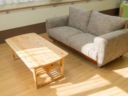 リビングのソファとテーブル