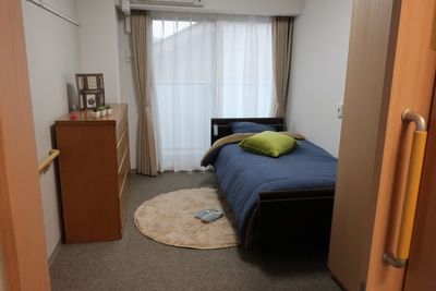 家具付きの居室