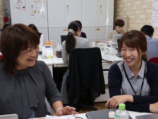 歓談するスタッフ