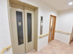 エレベーター前の廊下