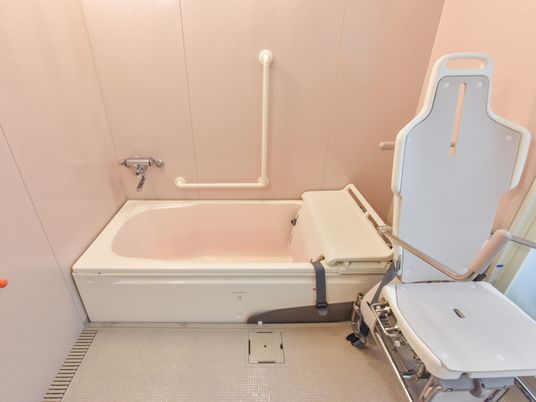バリアフリーの浴室設備