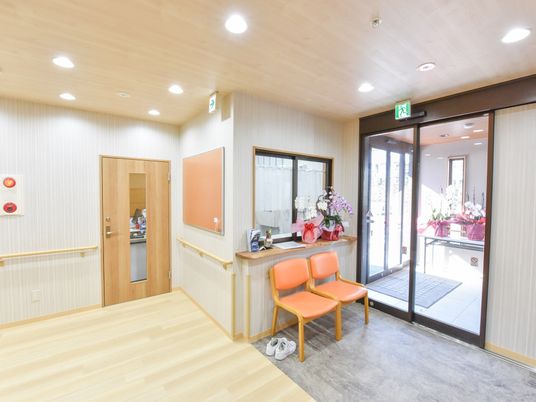 明るいエントランス風景