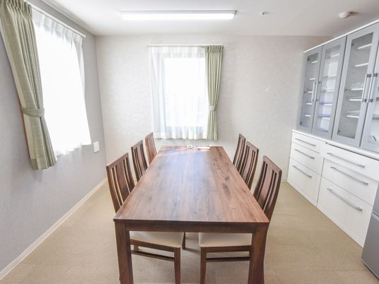 清潔感のあるダイニングルーム