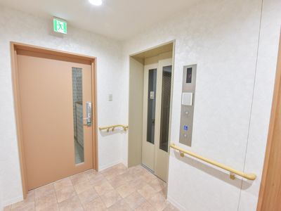廊下とエレベーター