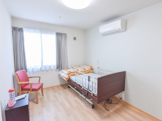 明るい個室の居室