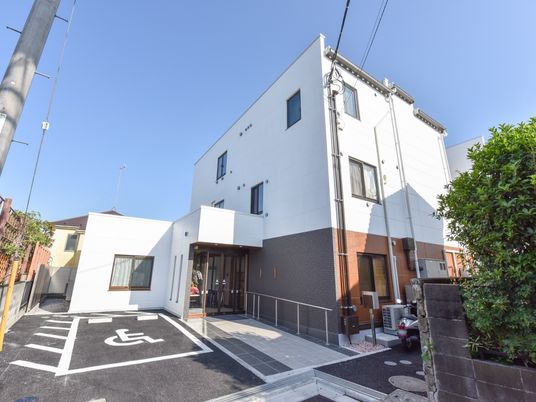 清潔な外観の建物