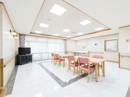 明るいリビング空間