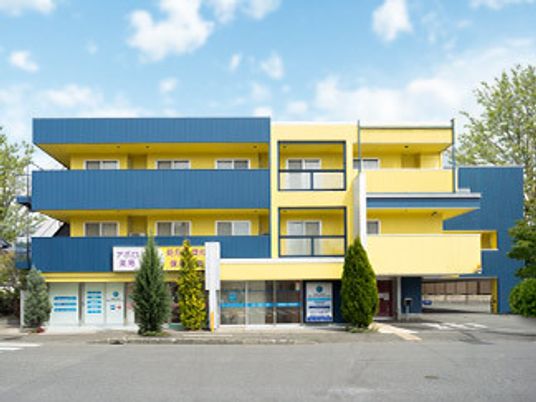 カラフルな外観の建物
