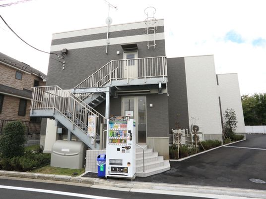 外観の建物入口