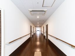 手すり付き廊下  