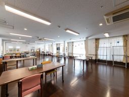 明るい食堂スペース  