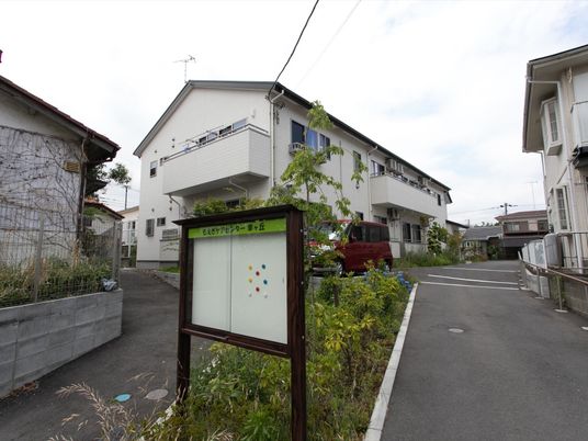 施設のエントランス表示