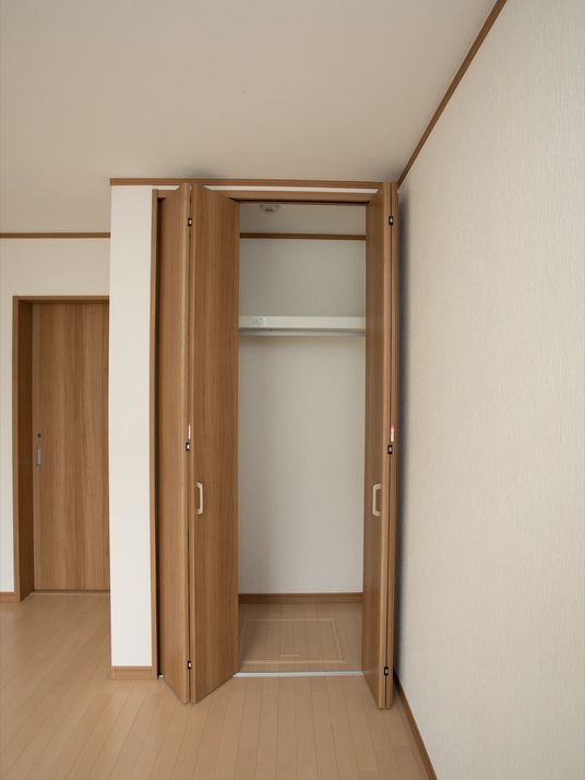 シンプルなクローゼット