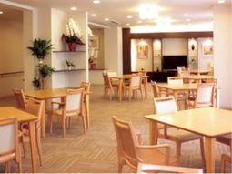 明るい食堂スペース