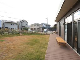 庭付き施設の外観