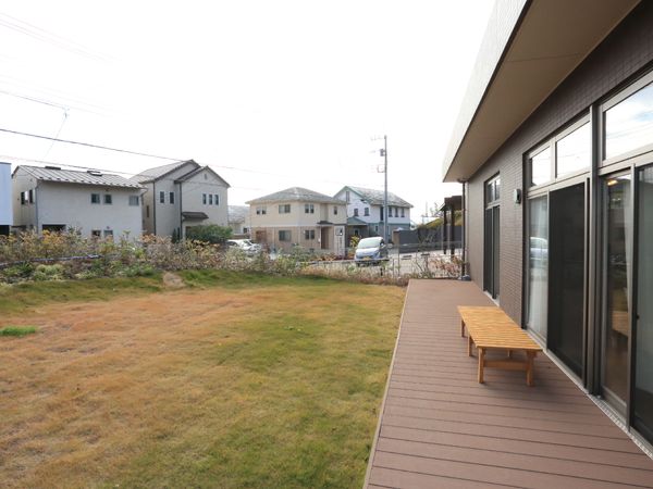 庭付き施設の外観