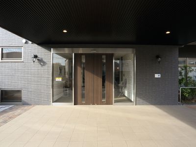  モダンなエントランス外観  