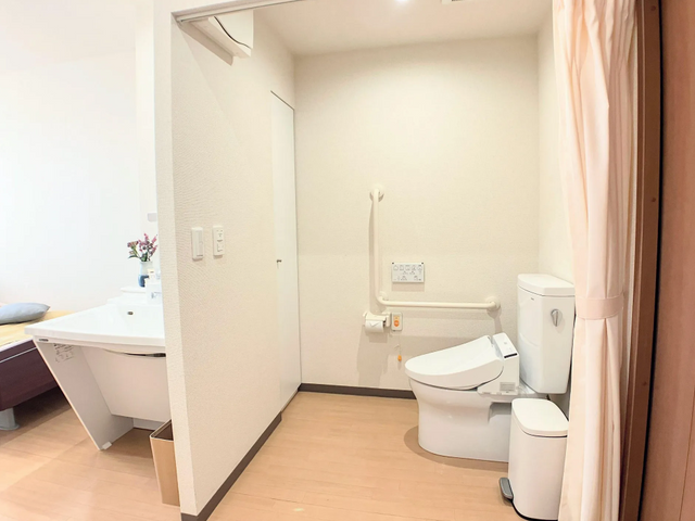 快適な介護環境の浴室 浴室 安心して提供できる介護の場、この浴室は利用者様の快適さを第一に考えたデザインです。