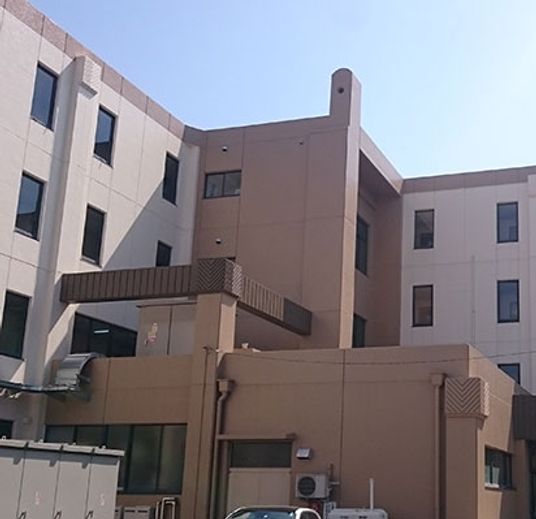 穏やかな外観の建物