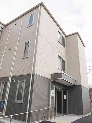 清潔感のある建物正面