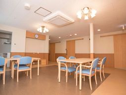 明るい食堂の様子