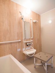 バリアフリーの浴室