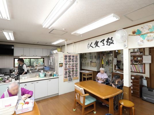 和やかな食堂風景