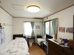 明るい居室の様子