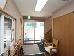 エントランスの明るい様子