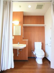 明るいトイレの空間